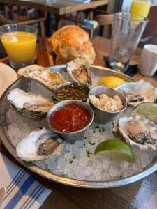 Boatyard oysters and bread